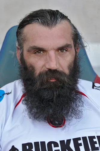 Quel rugbyman français est surnommé « Caveman » outre-Manche ?