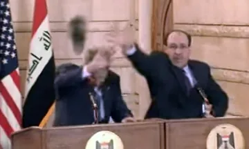 Quel objet un journaliste a-t-il lancé sur George W. Bush le 14 décembre 2008 ?