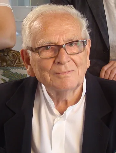 Dans quel pays est né le couturier Pierre Cardin ?