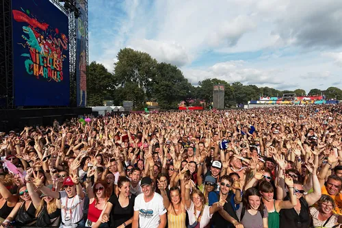 Dans quelle ville se tient le festival des Vieilles Charrues ?