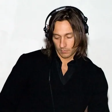 À quel DJ français doit-on le tube « Love Generation », ancien générique de la Star Academy ?