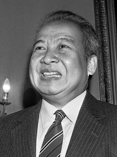 Quel roi du Cambodge a régné de 1941 à 1955, puis de 1993 à 2004 ?