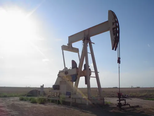 Quel combustible fossile appelle-t-on couramment « l’or noir » ?