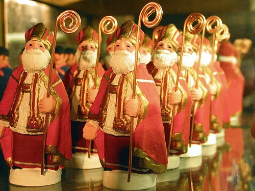 Quel saint apporte des friandises aux enfants le 6 décembre, dans l’Est de la France et en Belgique ?