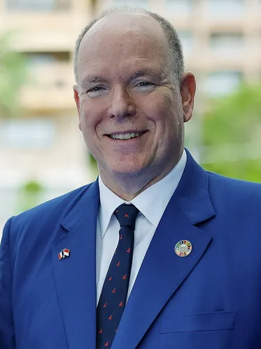 Quel est le patronyme du prince monégasque Albert II ?