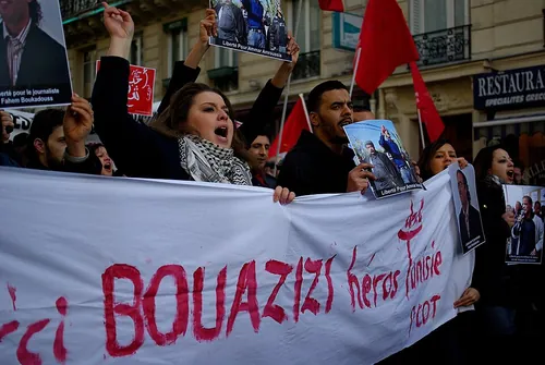 En quelle année Mohamed Bouazizi s'est-il immolé, geste déclencheur de la révolution tunisienne et du printemps arabe ?