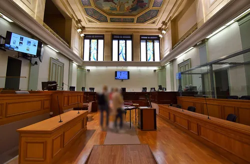 Quelle juridiction juge les crimes les plus graves en France ?