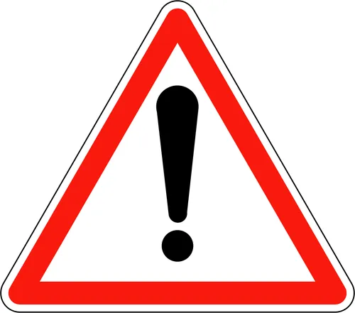 En France, dans le code de la route, que signale un panneau triangulaire à bord rouge dont la pointe est vers le haut ?