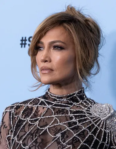 Quelle célèbre artiste américaine porte le surnom de J.Lo ?