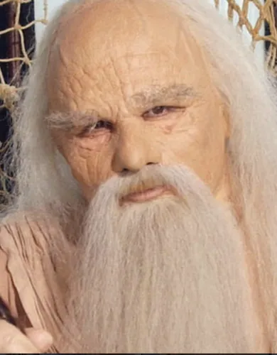Dans « Fort Boyard », quel personnage barbu pose des énigmes aux candidats ?