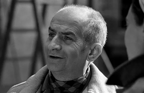Dans quel film Louis de Funès joue-t-il un critique gastronomique ?