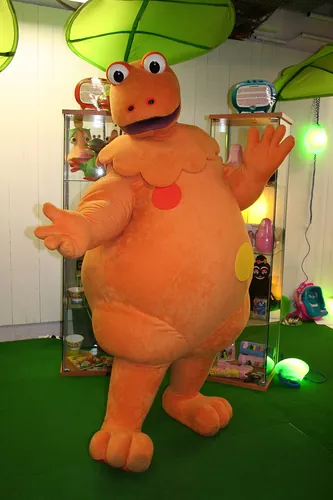 Comment s’appelle le « monstre gentil » orange, héros de l’émission « L’Île aux enfants » ?