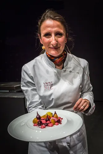 En 2026, quelle cheffe française compte le plus d'étoiles au Guide Michelin ?