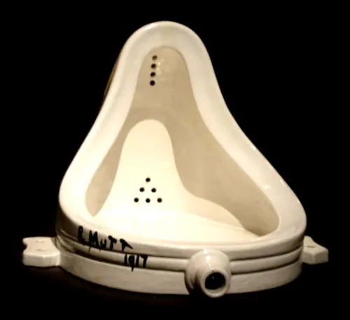 Quel objet l’artiste Marcel Duchamp a-t-il signé et baptisé « Fontaine » ?